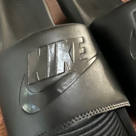 Nike Women's Victory One Slide Black with Black Logo Sz 11 (fits size 10) - Picture 2 of 11